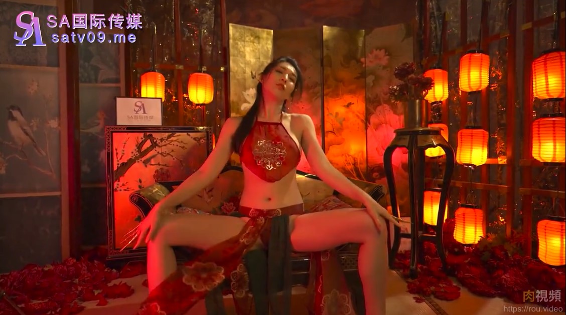 SAT0036 The spark of lust in the cheongsam flat shooting scene Liang Jiaxin